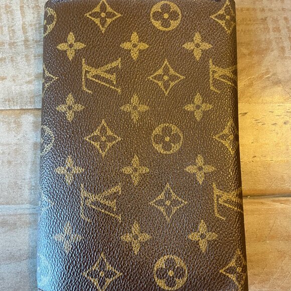 Louis Vuitton Classic Wallet – Beautiful & Functional - Picture 7 of 11